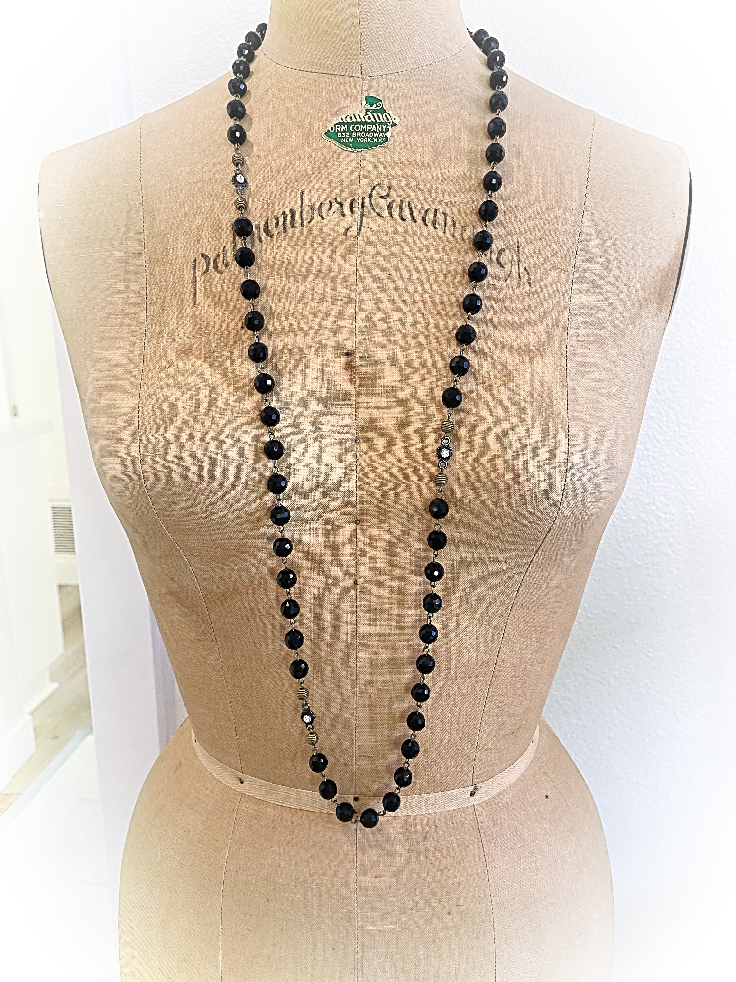 Noir Essential Layer