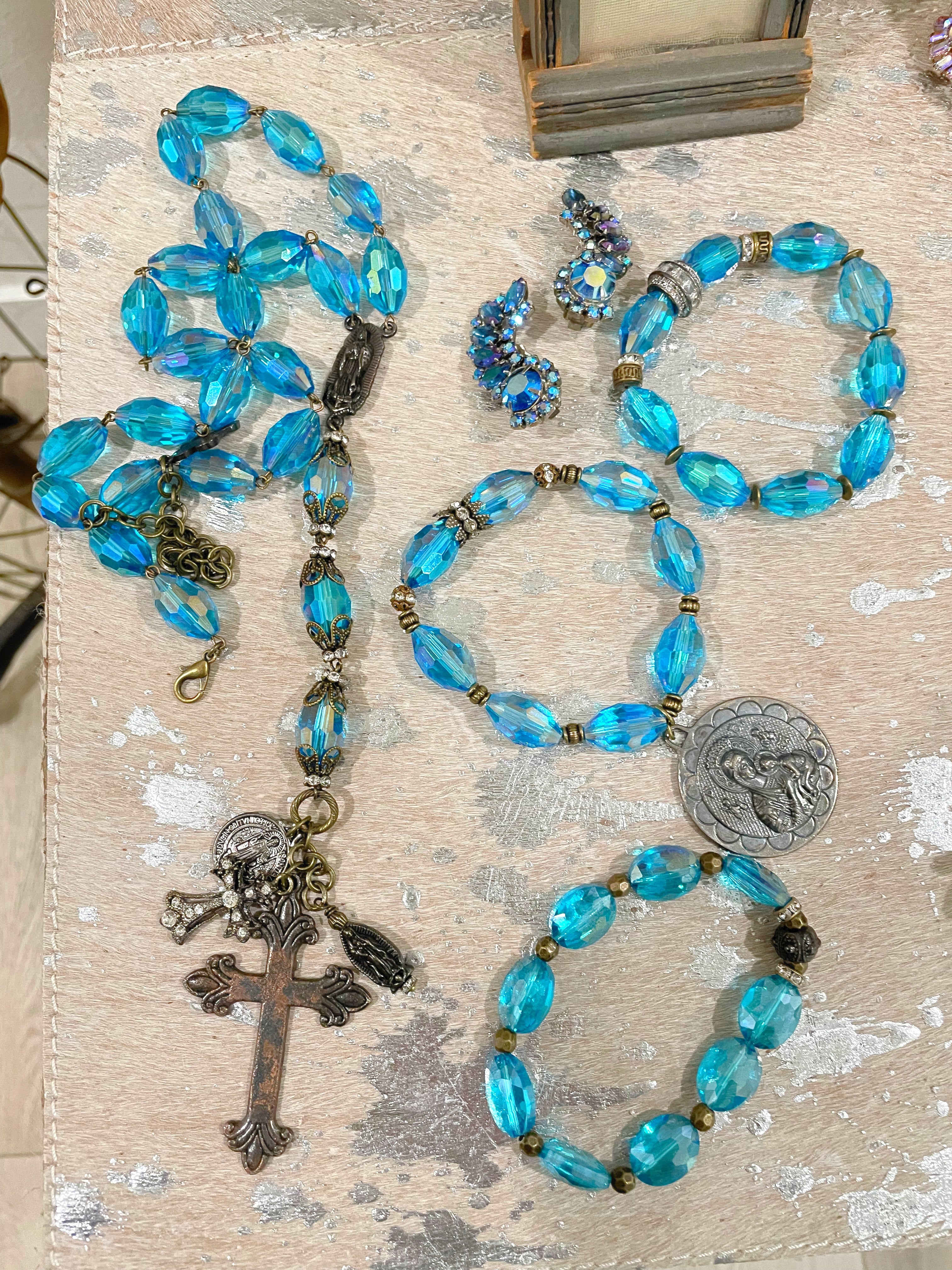 Topaz Shores Neck Candy