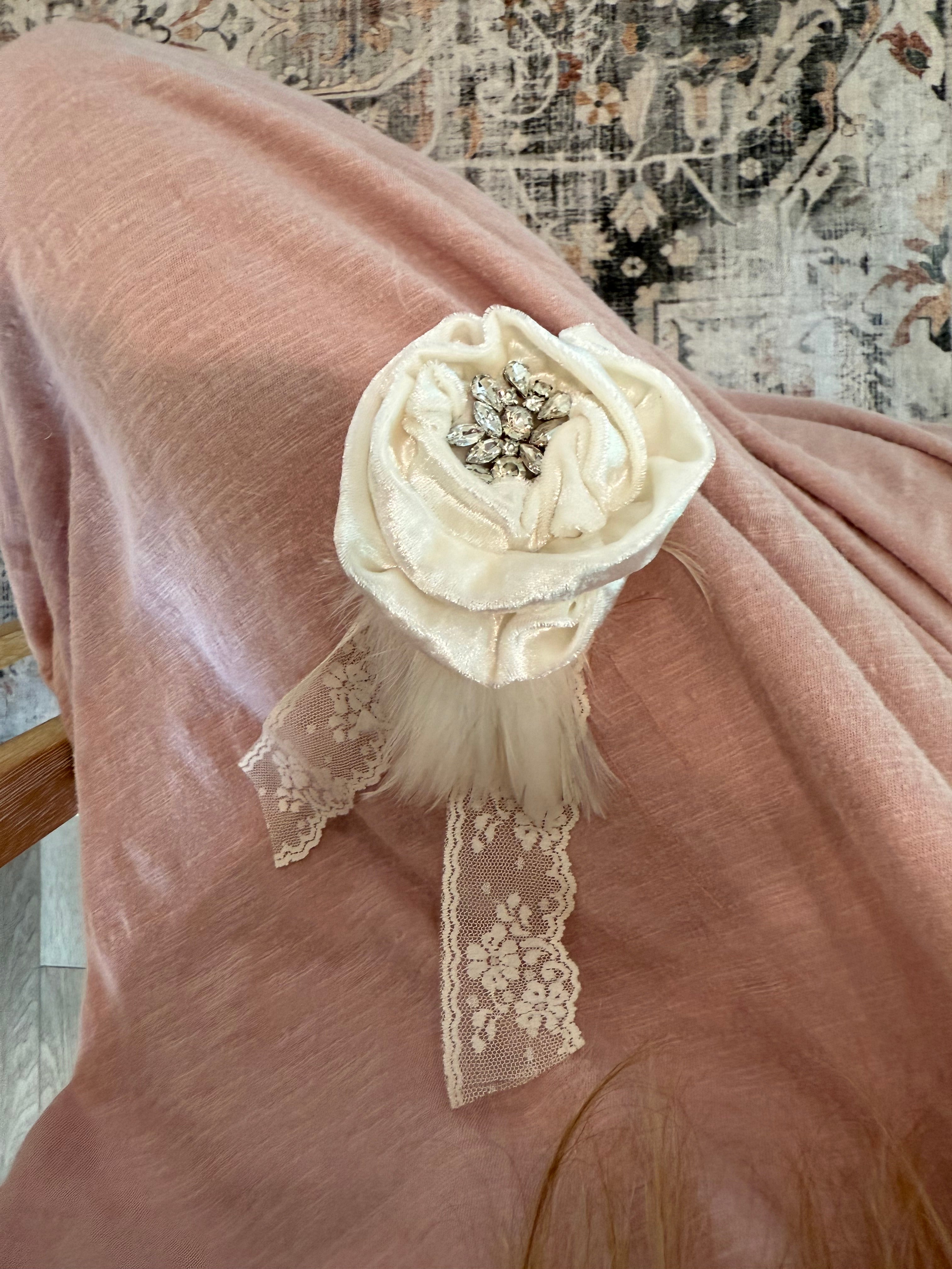 Snow Puff Lace Pin