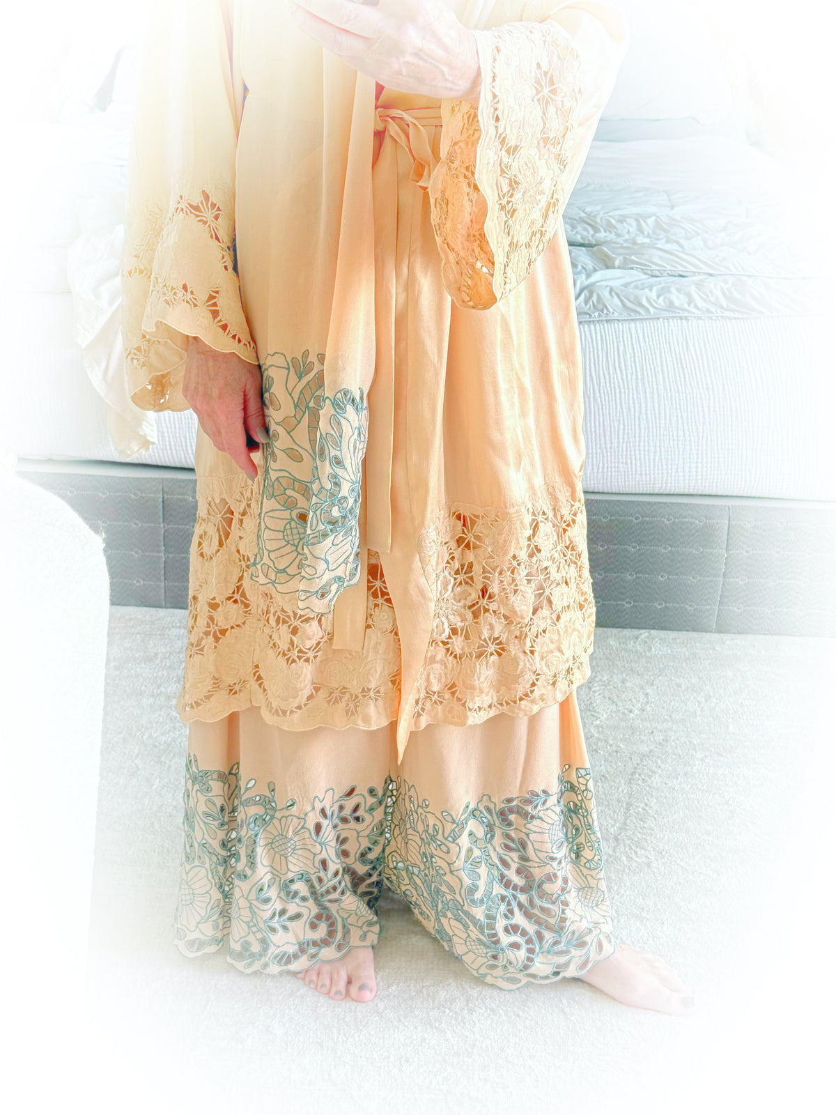 Floating And Flowy